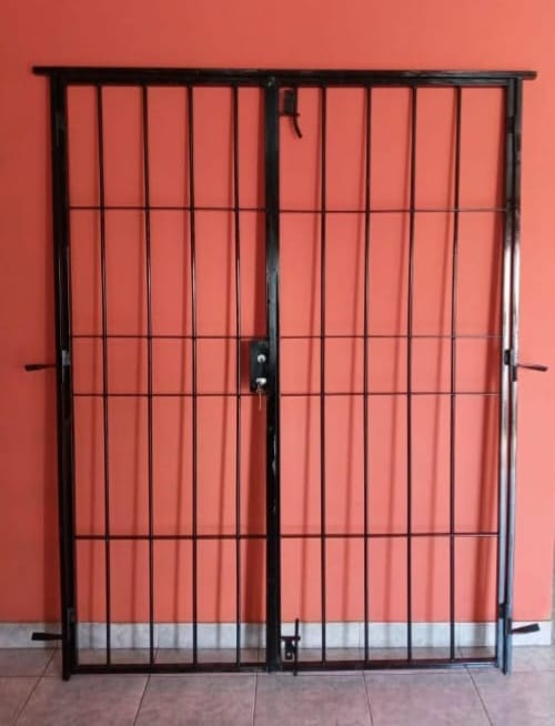 puerta reja reforzada